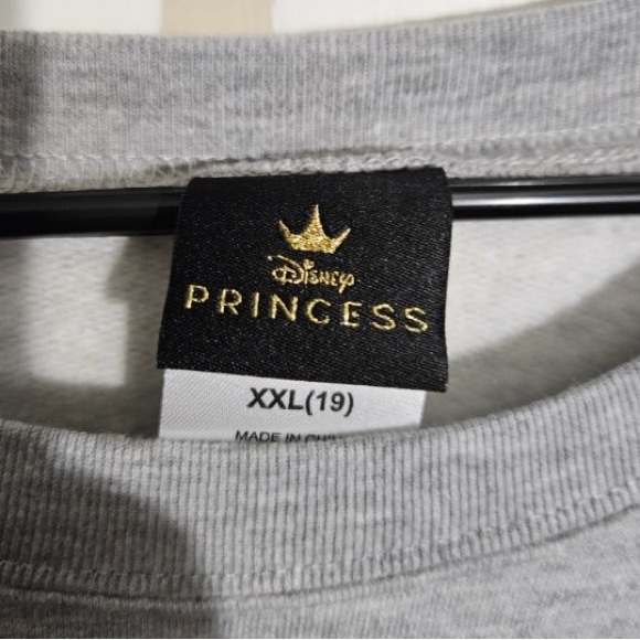 Women’s Disney Princess XXL Sweatshirt - Picture 2 of 2